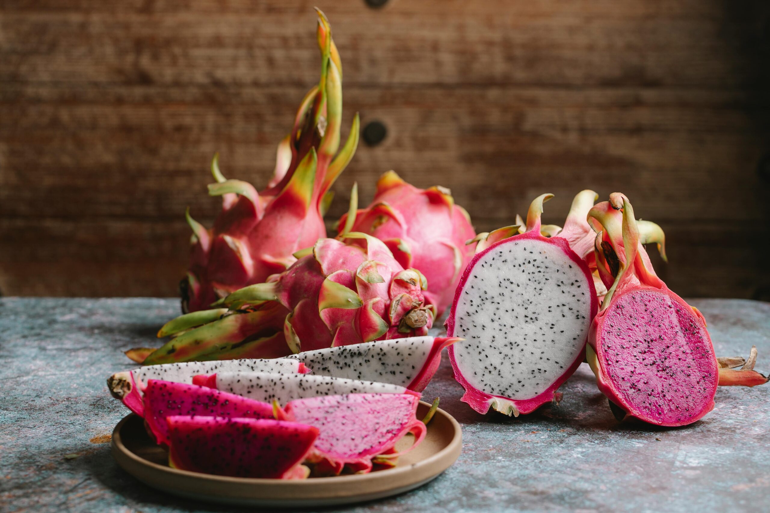 How to Properly Eat a Dragon Fruit: Enjoy Its Health Benefits in 2025!